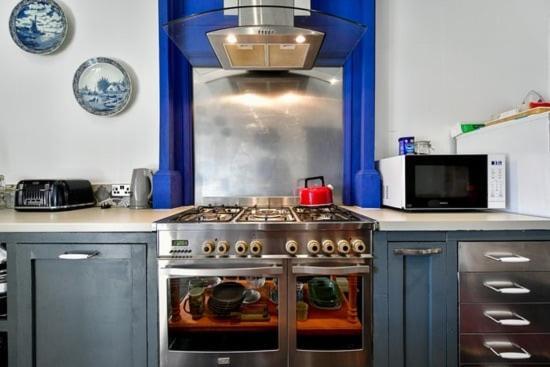 Quirky 4 Bedroom Apartment With Terrace Cardiff Exterior photo