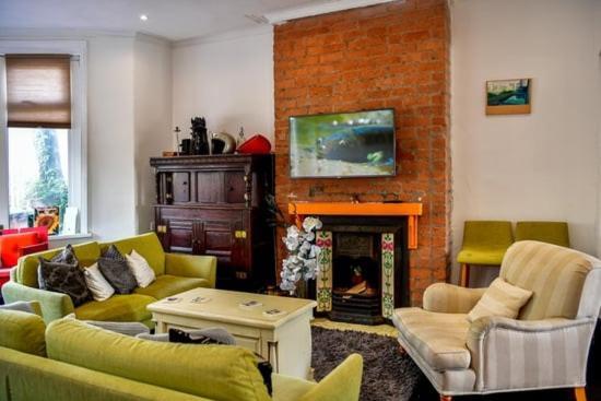 Quirky 4 Bedroom Apartment With Terrace Cardiff Exterior photo